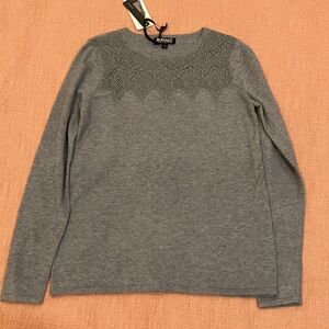 Buffalo David wm’s small Gray Crew Neck Sweater with crochet neck front Detail